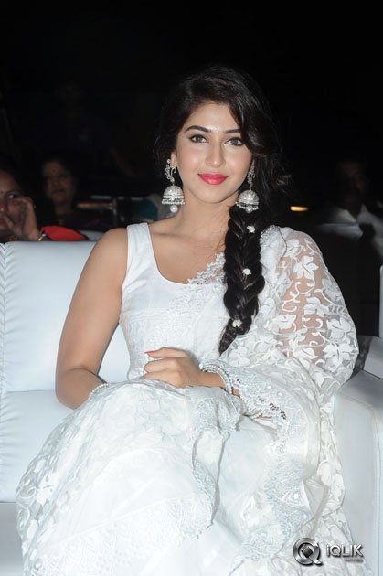 Sonarika-Bhadoriya-at-Jadoogadu-Movie-Audio-Launch